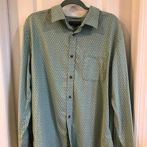Banana Republic men's green button down shirt - size XL